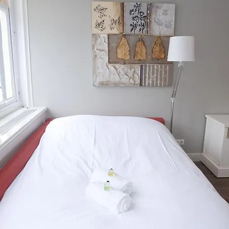 1st Floor Prinsengracht Проживание в семье *